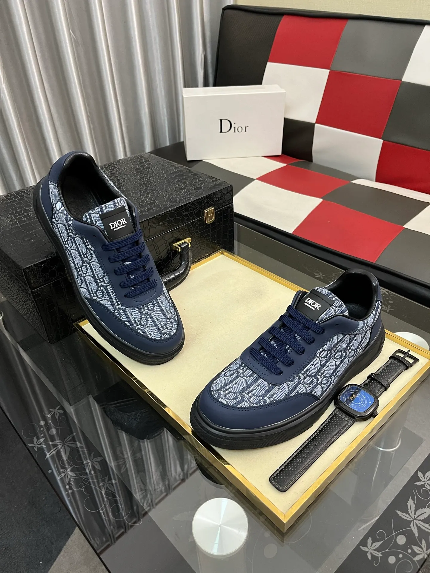 Men's shoes 💰400⌚️⌚️【Dior*DIAO】original quality.~ Unique modern style sneakers. 🏃A must-have casual shoe for trendy men😍😍 Original brand imported from Italy, imported original leather, sheep lining (refuses to discolor and grind feet) Sole: Original sole provided by the original factory, French lazy style design ⚠️Fit to the feet Original quality code number: 38-443️⃣Colors available